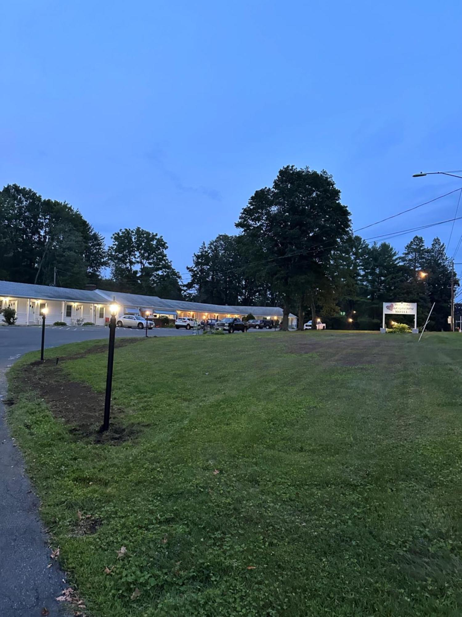 Heart Of The Berkshires Motel 皮茨菲尔德 外观 照片