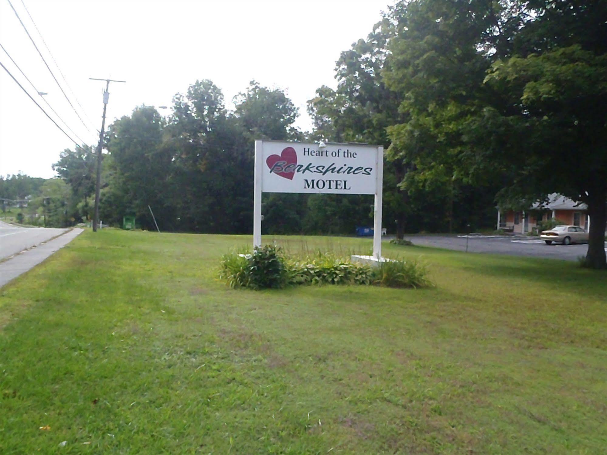 Heart Of The Berkshires Motel 皮茨菲尔德 外观 照片