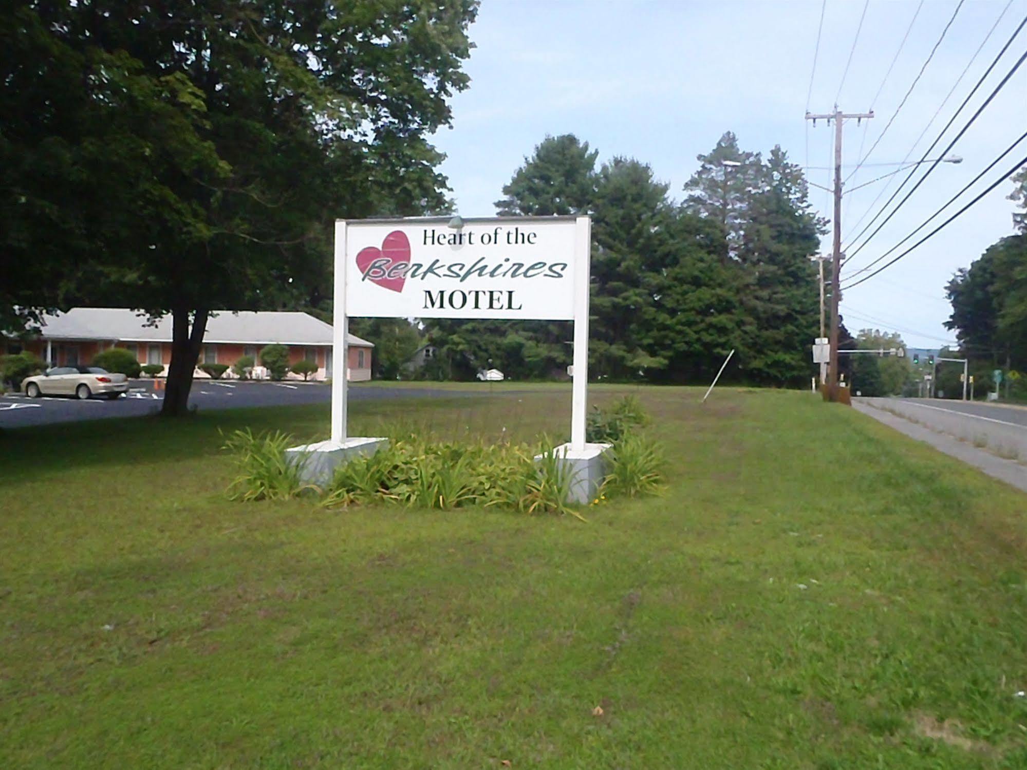 Heart Of The Berkshires Motel 皮茨菲尔德 外观 照片