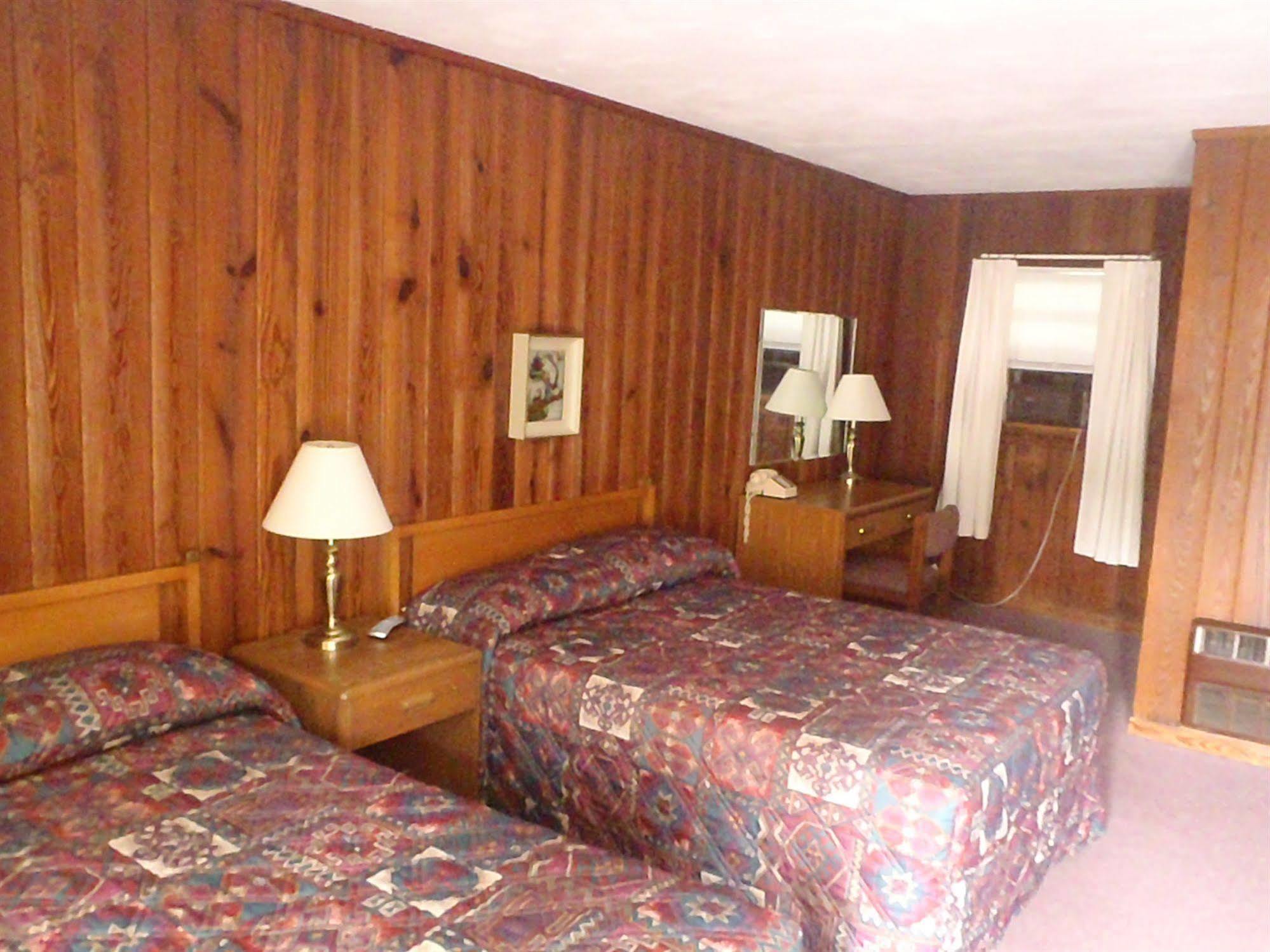 Heart Of The Berkshires Motel 皮茨菲尔德 外观 照片