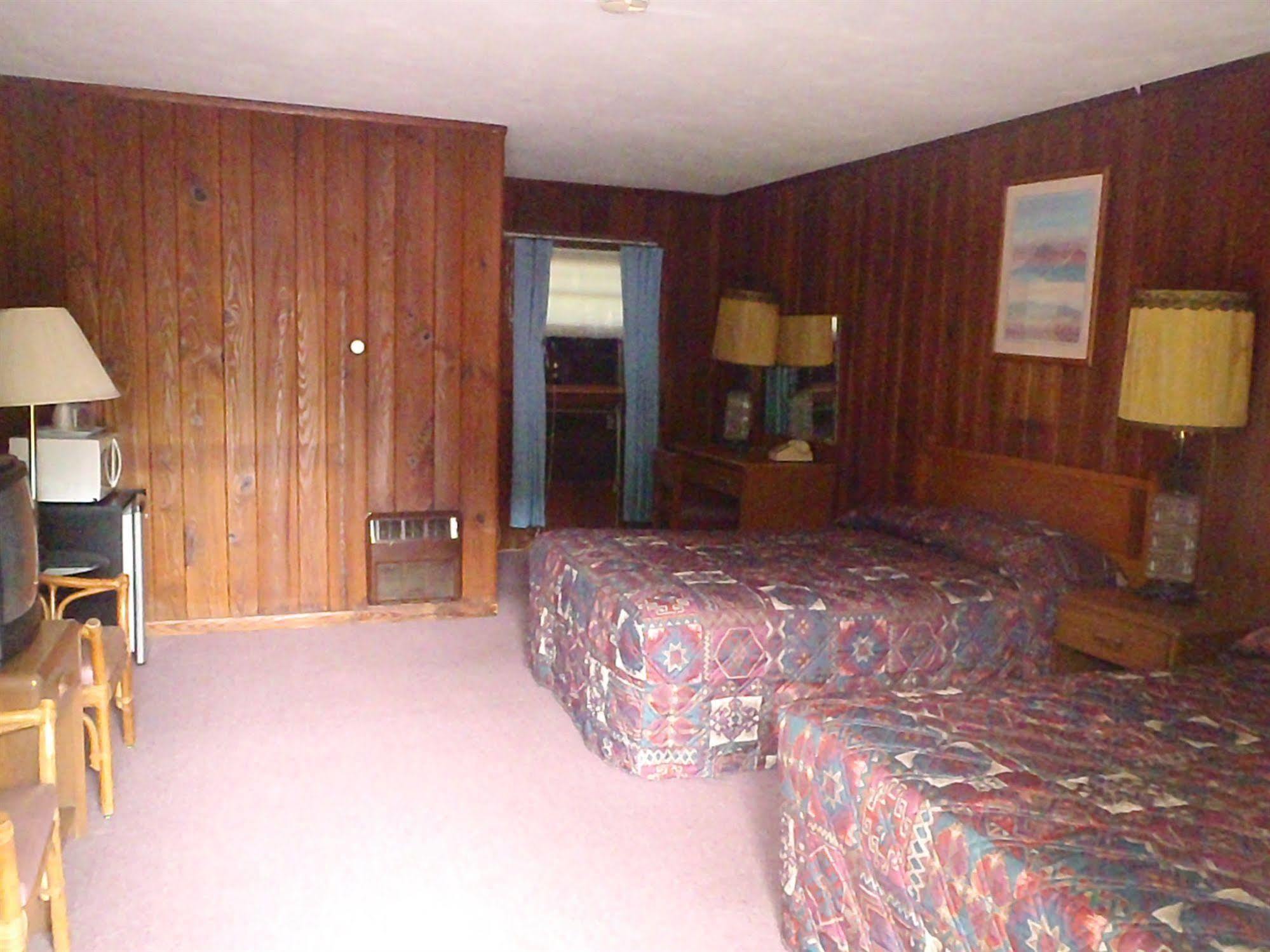 Heart Of The Berkshires Motel 皮茨菲尔德 外观 照片