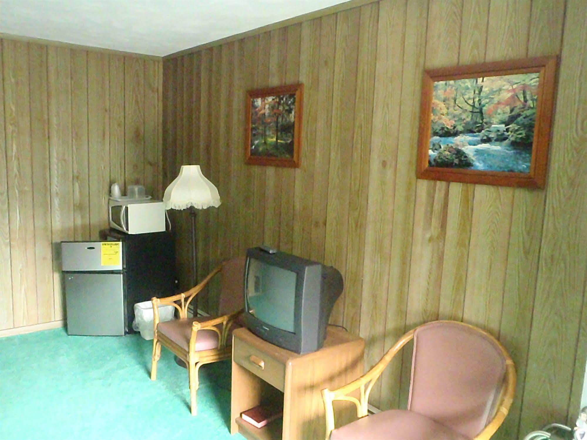 Heart Of The Berkshires Motel 皮茨菲尔德 外观 照片