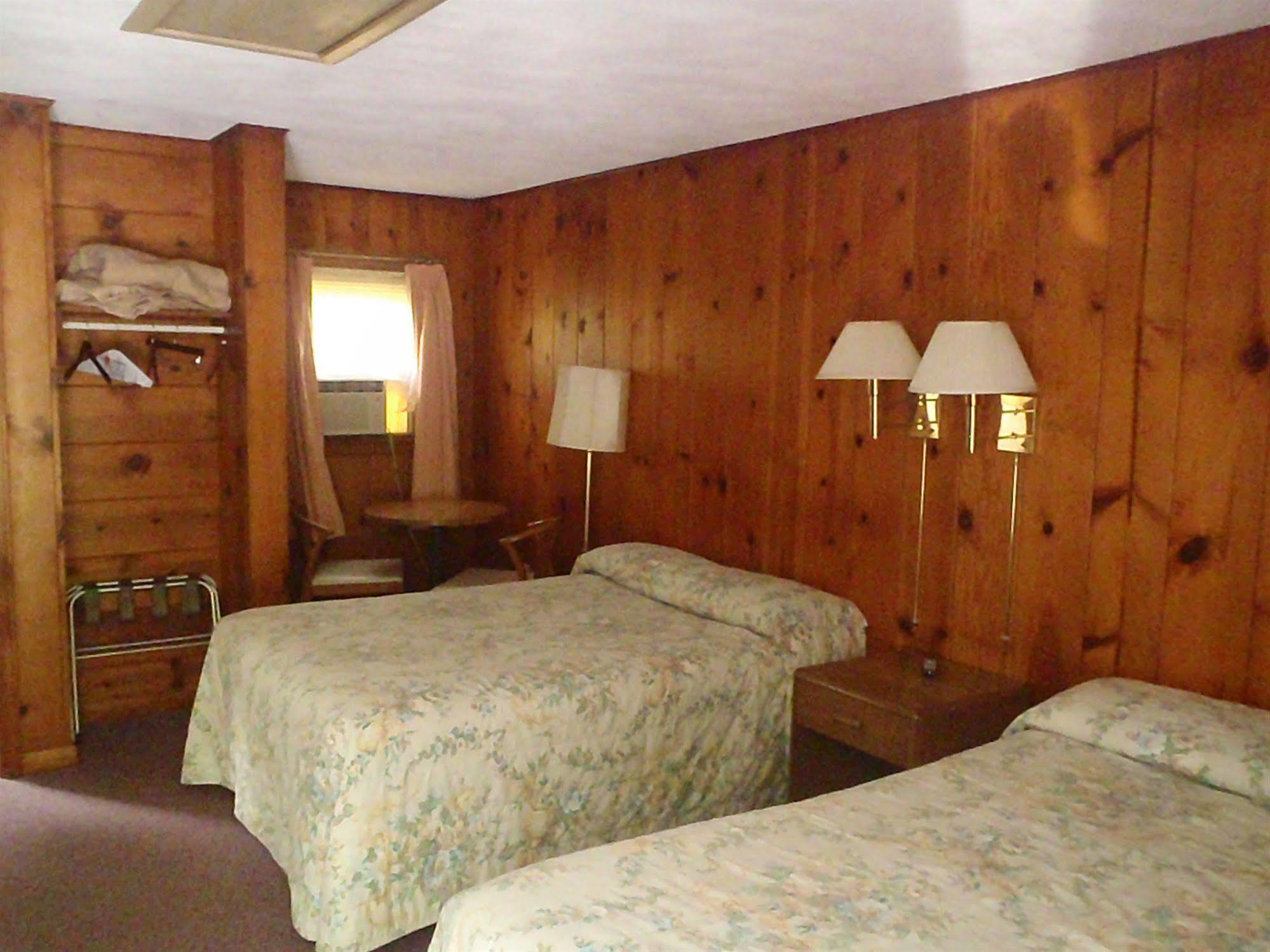 Heart Of The Berkshires Motel 皮茨菲尔德 外观 照片
