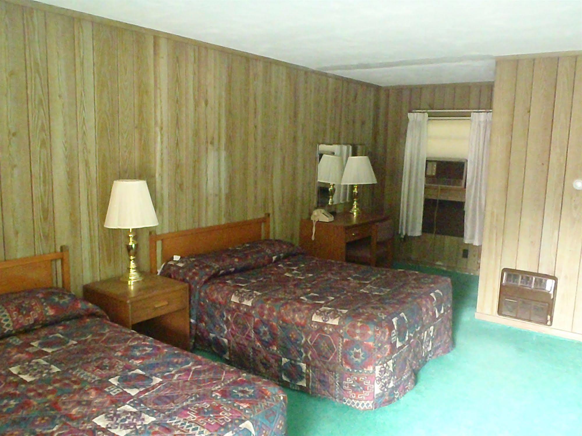 Heart Of The Berkshires Motel 皮茨菲尔德 外观 照片